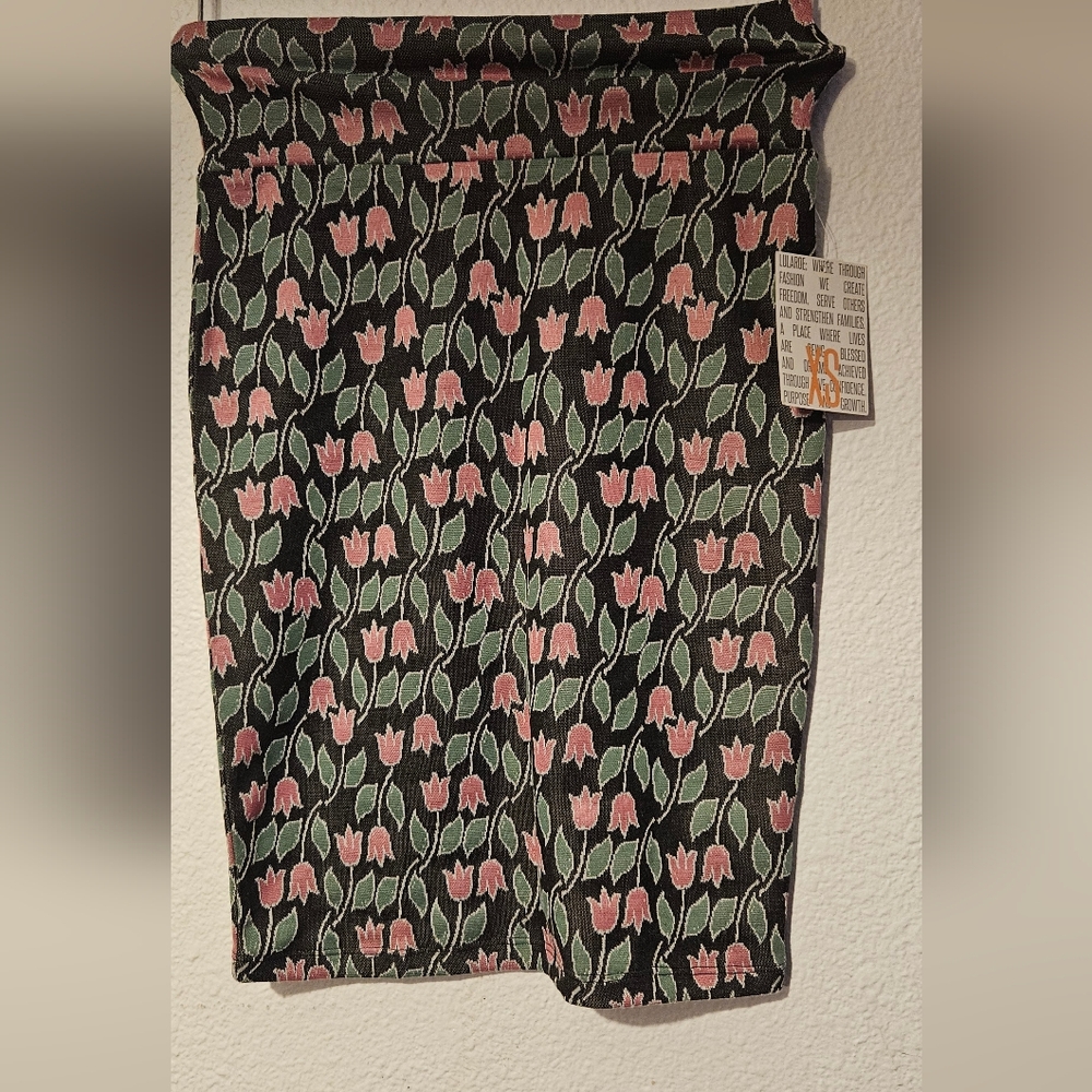 LuLaRoe Black and Pink Tulip Skirt